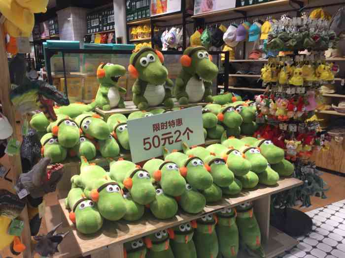 the green party-"杂货礼品店,卖的范围很广泛,质量不