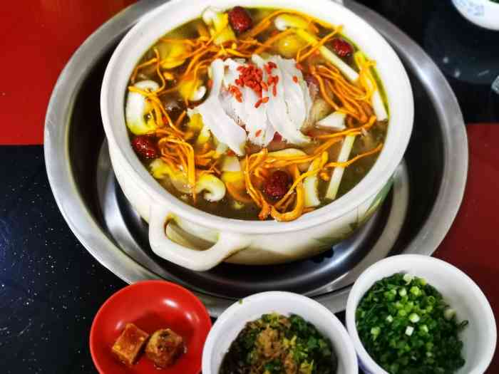 李记云南天麻火腿鸡-"这几年天麻鸡很流行,这家天麻鸡