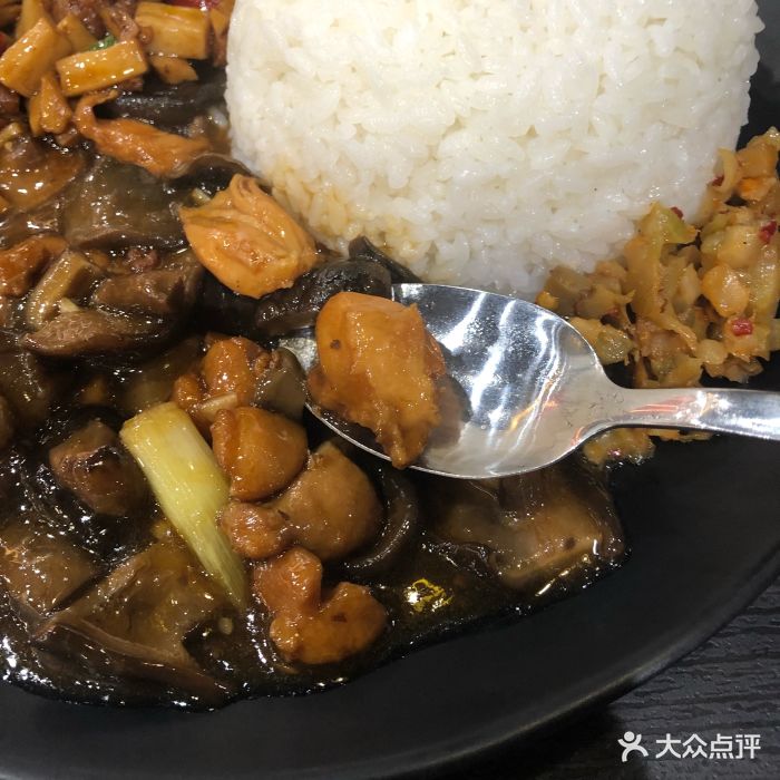 香菇滑鸡盖饭