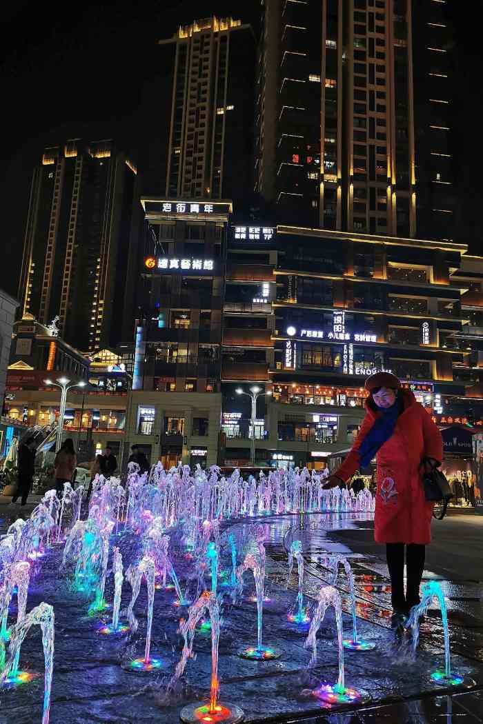 长嘉汇购物公园-"长嘉汇购物公园是近几年火起来的街