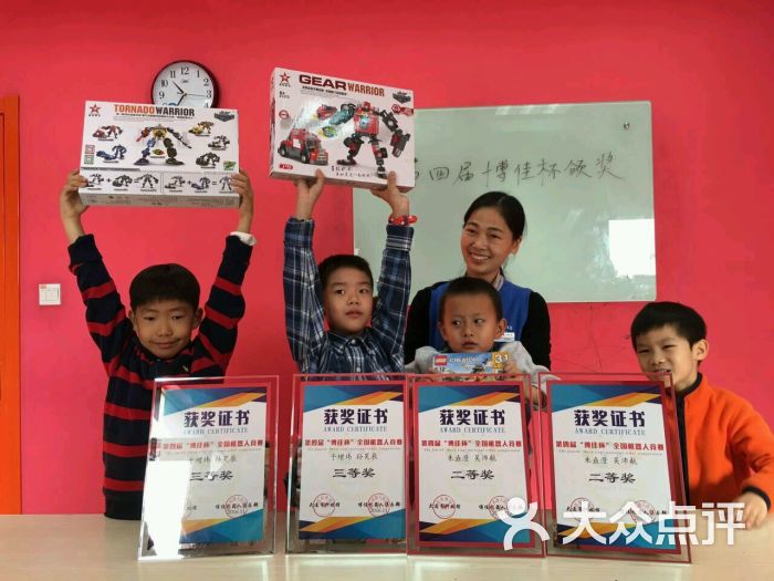 博佳机器人俱乐部:老师们都很nice!环境也很好