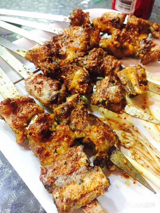 新疆美味羊肉串羊排图片 - 第1张