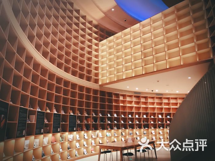 光的空间新华书店(爱琴海购物公园店)