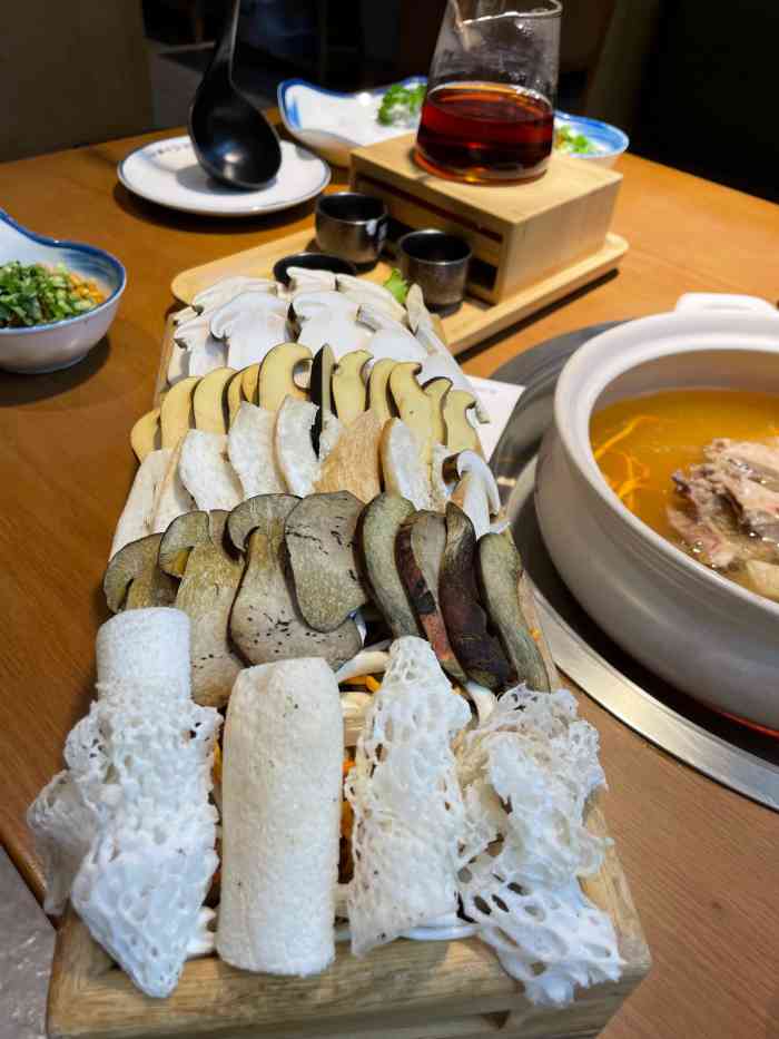 菌彩野生菌火锅(金鹰店)-"由于是尴尬的一人行,又特别