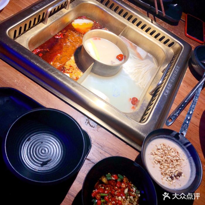 大渝火锅(银泰城店)牛油锅底图片