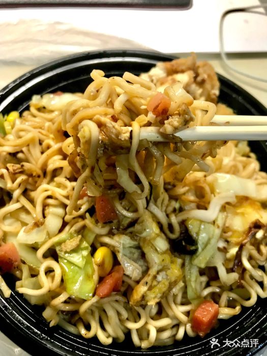 扬州铁板特色炒饭炒泡面图片