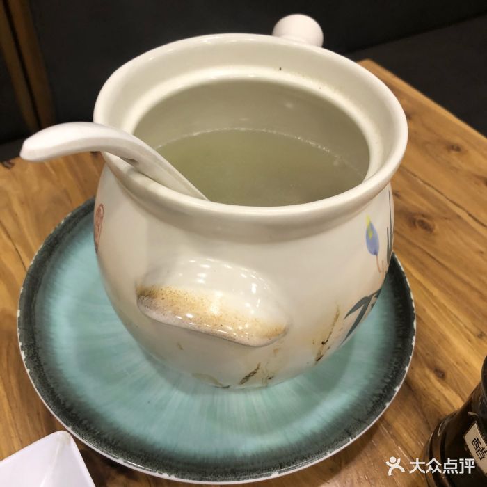 虽然名字叫小小酒店,但在我心中形象很高大.