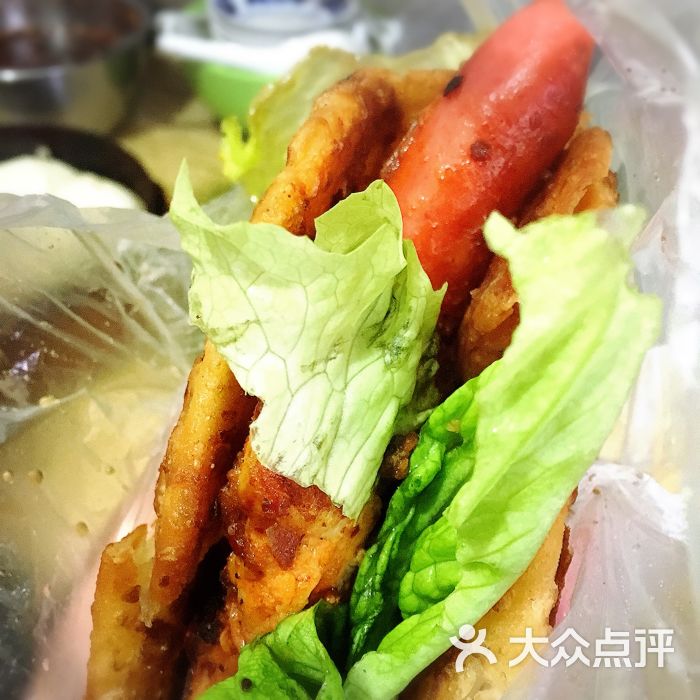 灌饼夹肠夹鸡排