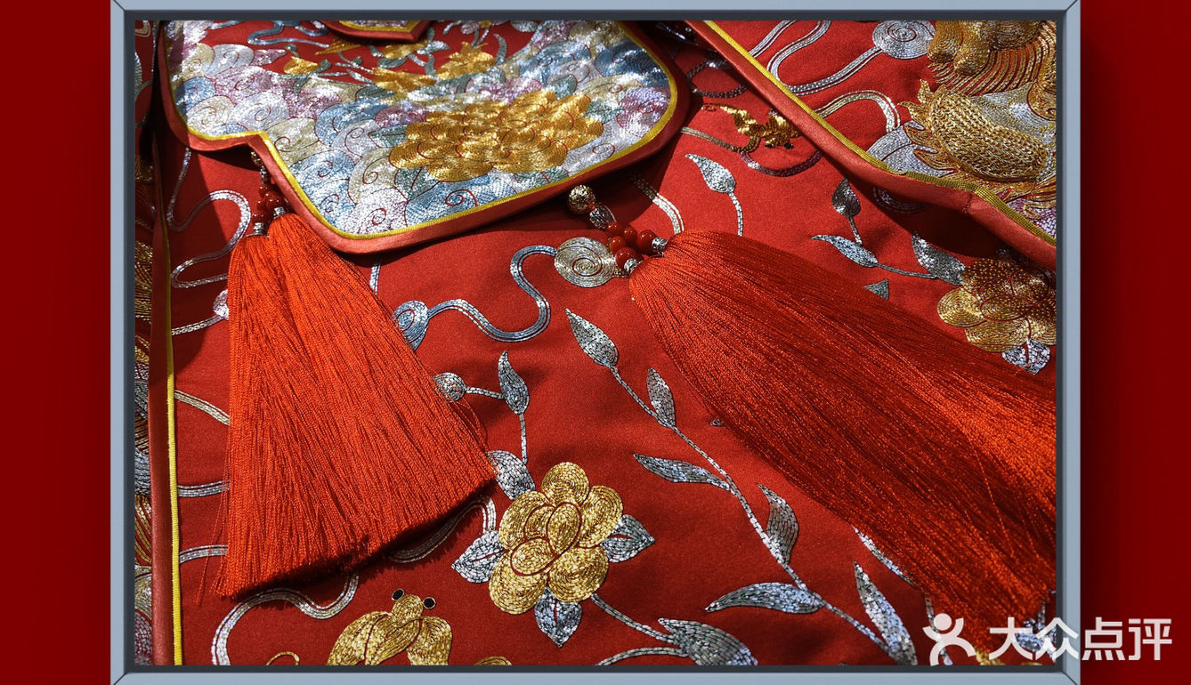 中式手绣龙凤褂细节决定品质