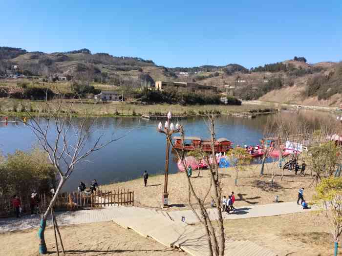 竹溪桃花岛夯土小镇景区