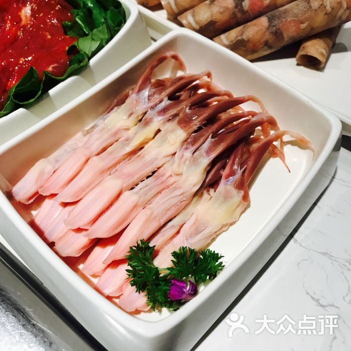 海底捞火锅:服务态度很好,东西很好吃…环境.无