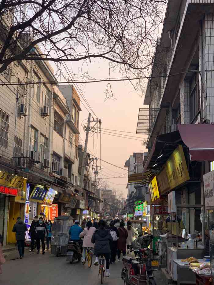 洒金桥美食街-"失败的洒金桥,下雨天还碰到修路,来都来了.