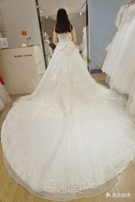 卡洛婚纱会馆拖尾图片