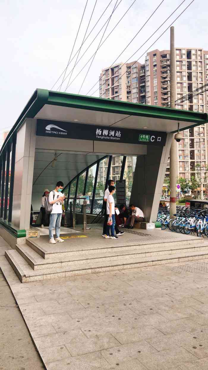 平时本来就很少坐地铁,今天第一次到杨柳河站来坐,这里位置非常好