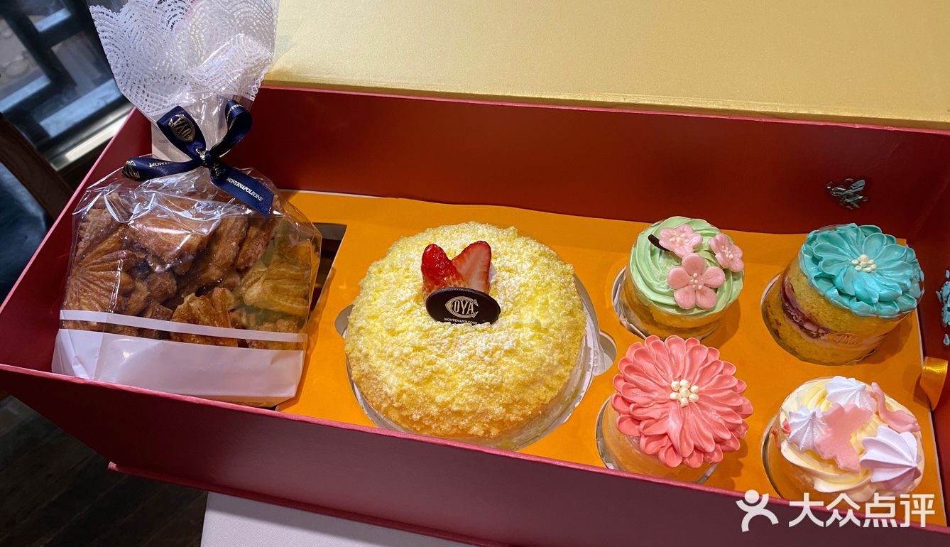 味道太过甜腻了远不如cova那些常规款蛋糕