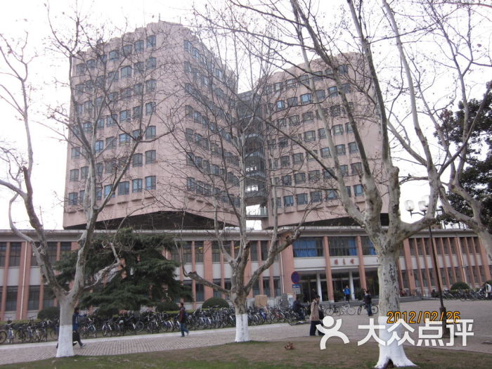 同济大学在上海哪个区哪条路 LBqn-4HOMUpKjgzjnic0XYlZaTctEo0jw6vjF0UplU1m2cIggjFEH_RcDG1HWAsVTYGVDmosZWTLal1WbWRW3A.jpg