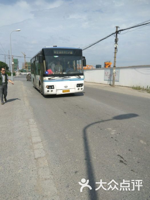 公交车(闵行12路)图片 - 第1张