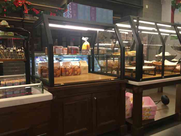 欧堡面包店(吾悦店)-"吾悦广场三楼,西树泡芙旁边服务