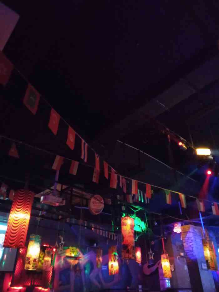 havis酒吧(街道口一店)-"第一次跟朋友一起去酒吧,还.