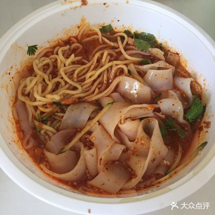 新疆特色凉皮黄面对半