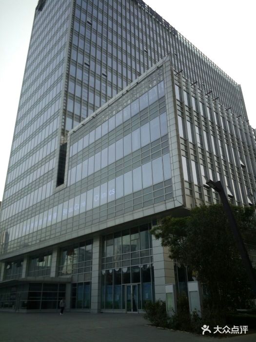 楼里很多欧洲国家的签证中心,之前在7楼来.-