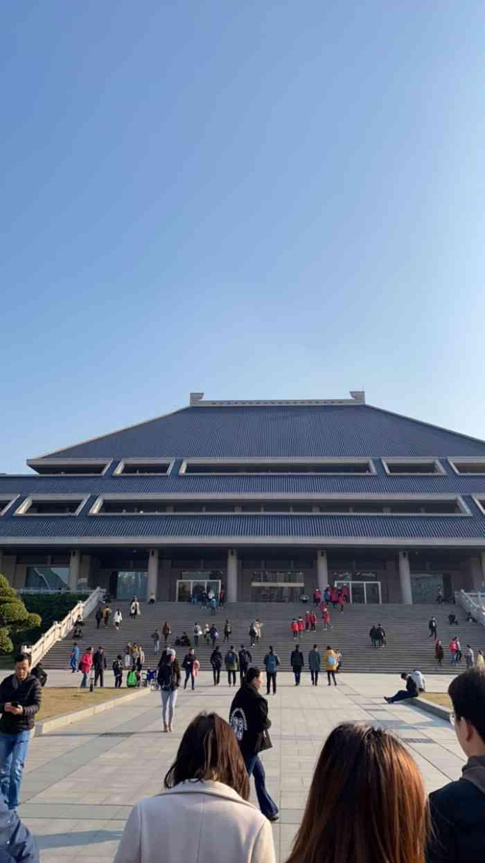必玩榜之湖北省博物馆门口就有公交车站各路交通可以直达门口展厅面积
