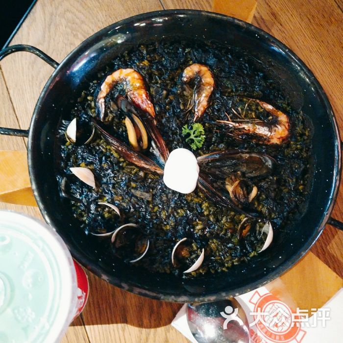 墨鱼汁海鲜饭