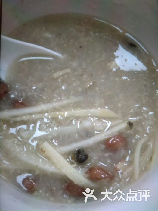 鱼蓉花生芋头沙口笋粥