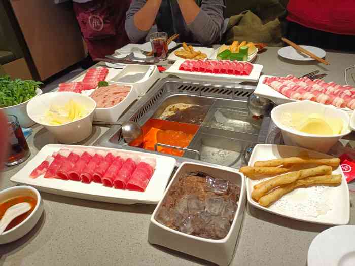 海底捞火锅(新朝阳广场店"93位置:新朝阳广场二期四楼.在三楼很.