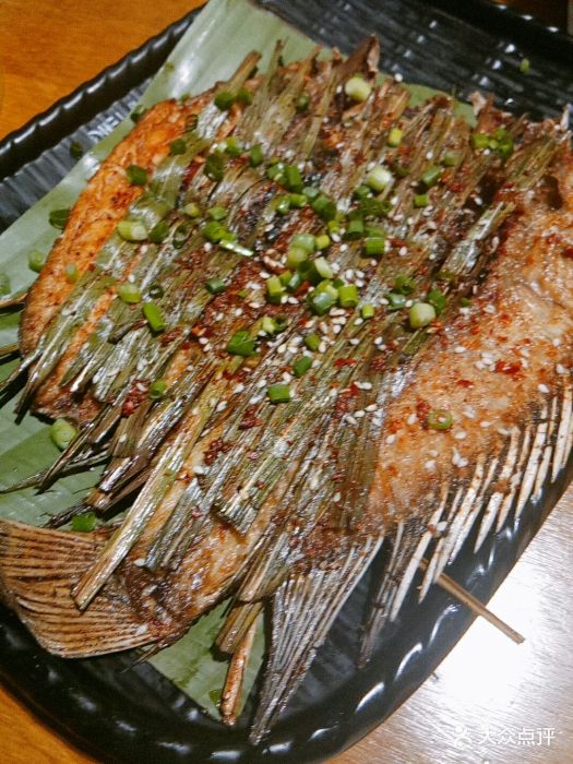 傣族香茅草烤鱼