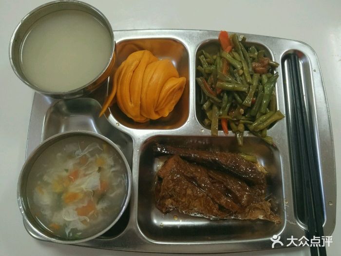 华信医院食堂主食品种丰富图片