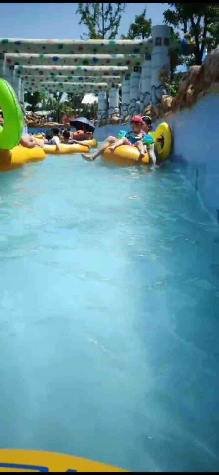 徐州月半湾缤纷水乐园