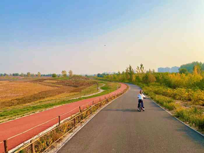 兴安湖生态运动公园-"现在免门票了,入园检查头盔,.