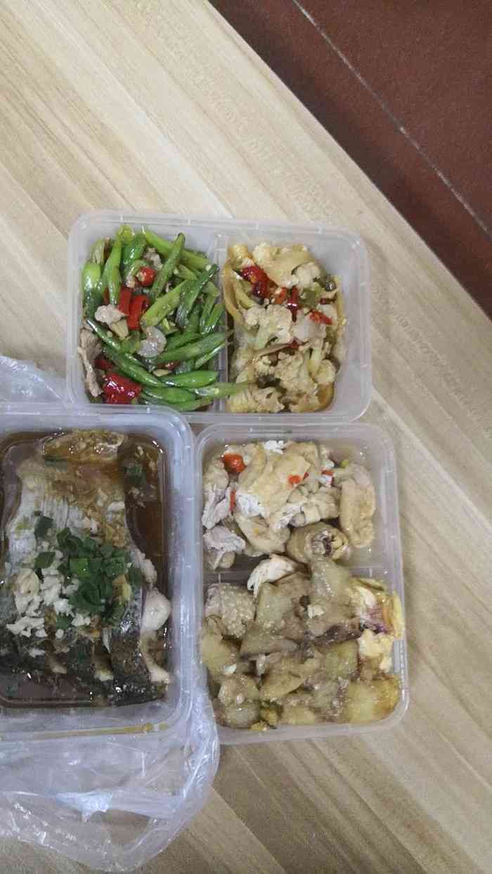 打分 不想做饭就去打包,米饭非常好,味道也不错,尤其是有辣椒的菜