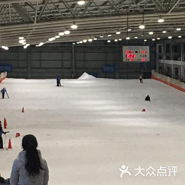 乔波室内滑雪场