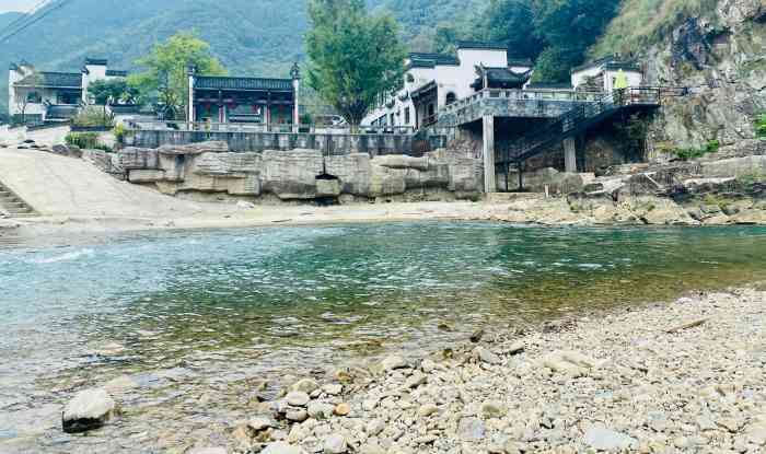 泾县月亮湾风景区-"一年前,明友一起驾车去安徽泾县花慕林度假.