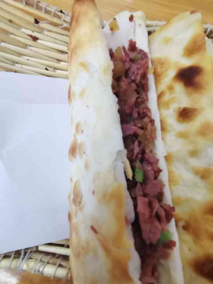 河间驴肉火烧(洛城店)-"河间的驴肉火烧是最好的,这家店就很不错!