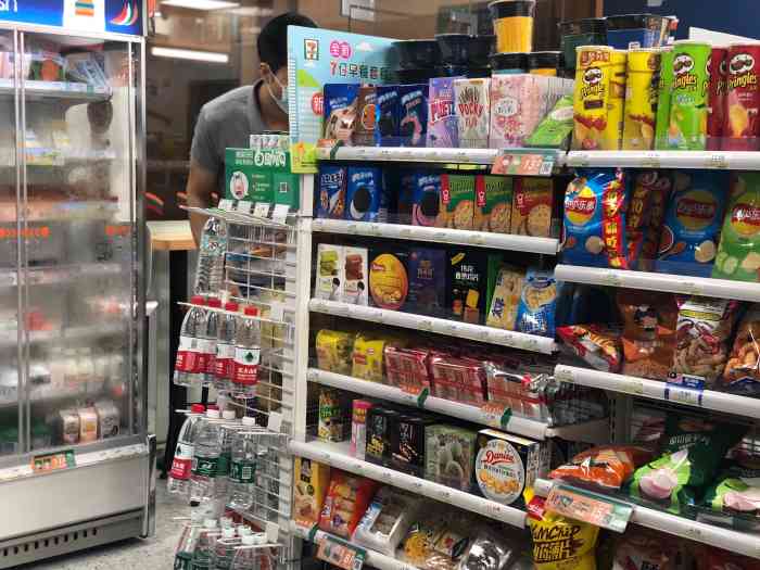711便利店(地标广场4007店)-"711新品蛋糕又来啦[调皮]呢期有两种.