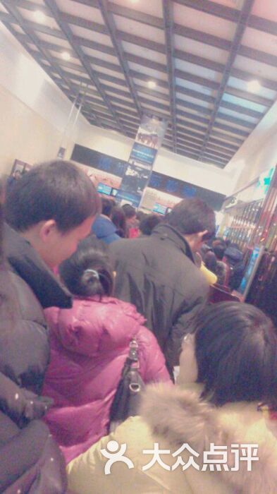 看见没 买电影票得排队