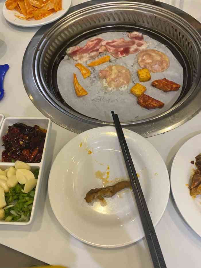 李记家园烤肉火锅自助位置在朝阳路聚福苑小区4号楼二层肯德基楼离着