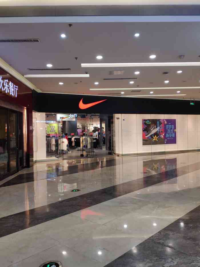 耐克(万达广场店)-"这家耐克以前是折扣店,现在貌似不