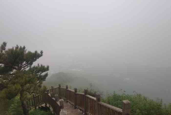 北京十三陵国家森林公园蟒山景区
