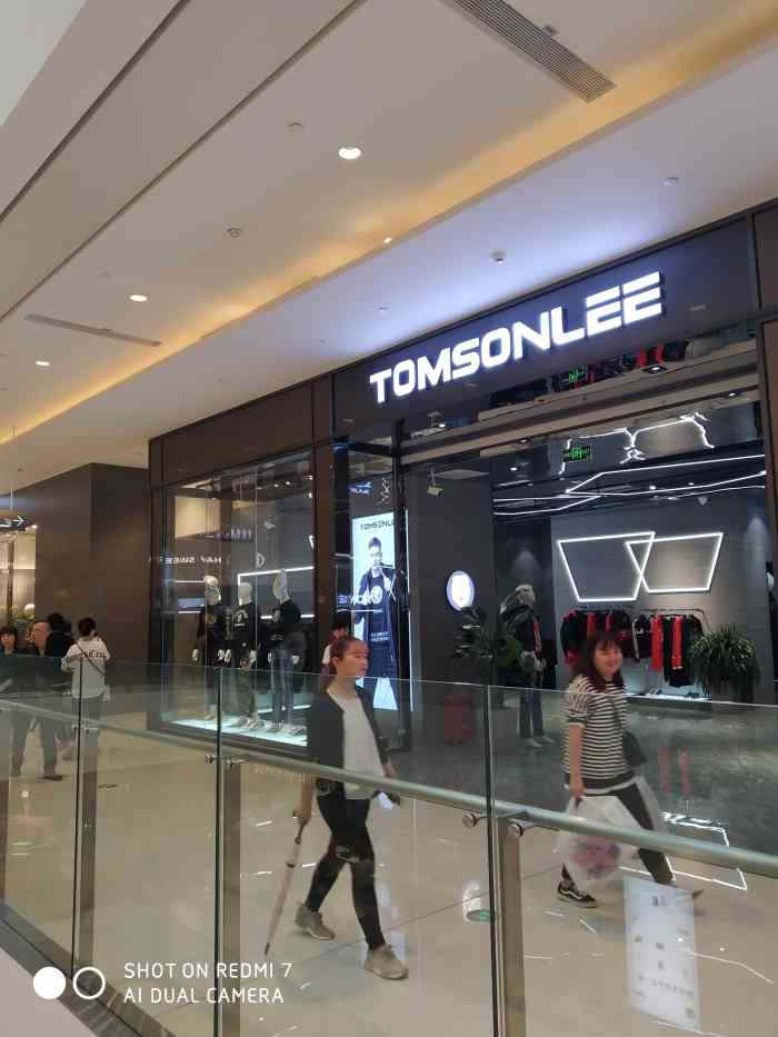 tomsonlee-""男士们买东西从来都是不太追求讲究 一句