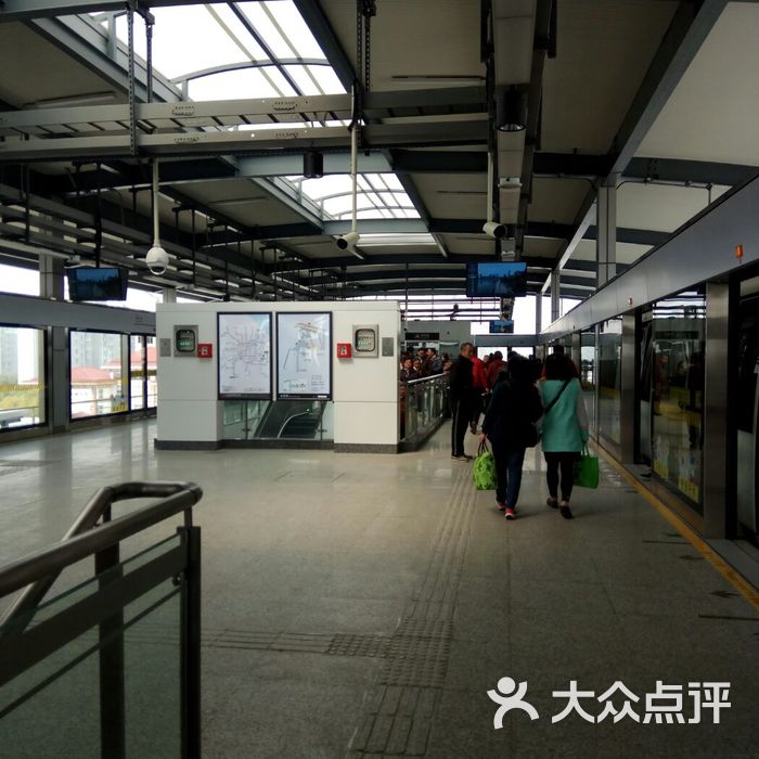 汇臻路-地铁站