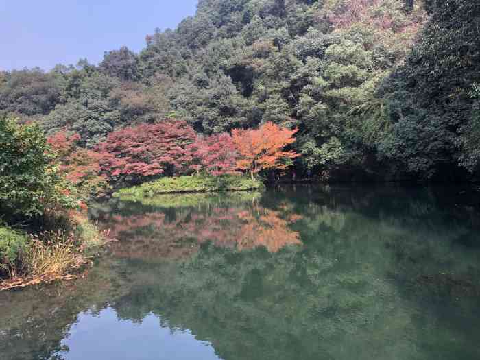 林泉山庄"酒店位于九溪十八涧旁,从之江路往北开或者.