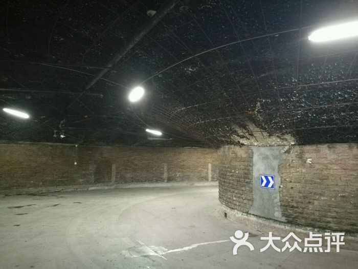 西湖-防空洞式停车场图片-杭州周边游