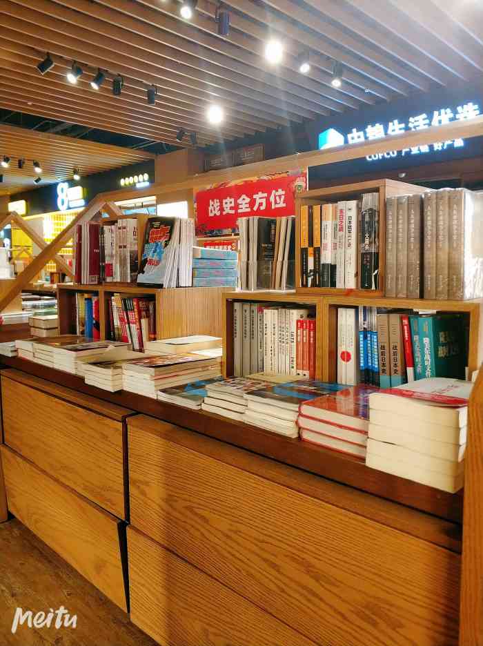 新华购书中心(玖伍文化城店"实体书店的经营非常不易,很难得在玖伍