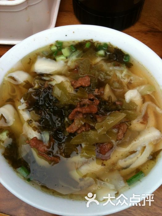 酸菜肉丝刀削面