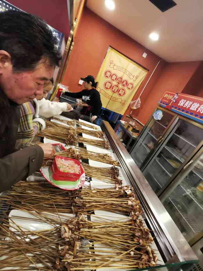 张大娃卤味串串(南坪店)-"在抖音上看到的自助串串香,排队的人很多,.