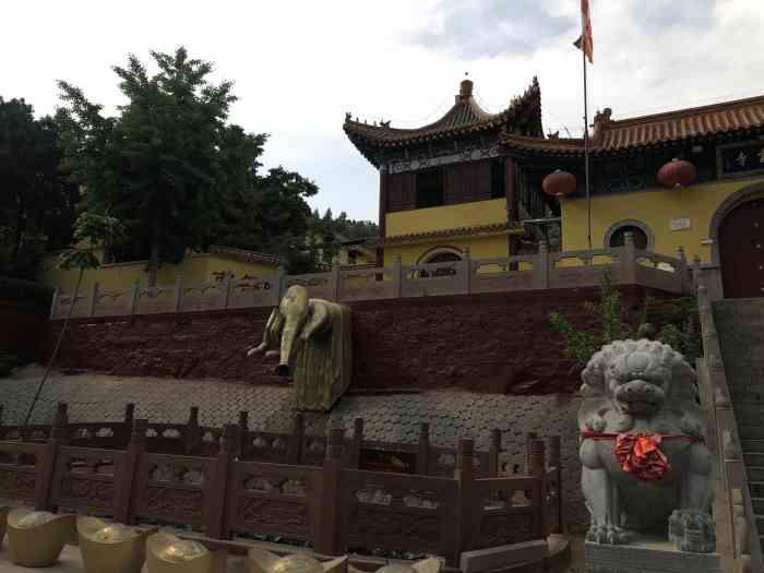法云寺-"法云寺是嘉祥县最著名的佛教寺庙,始建于唐.